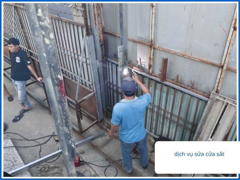 Chi Tiết Các Hạng Mục Sửa Cửa Sắt Uy Tín Tại Hòa Phát