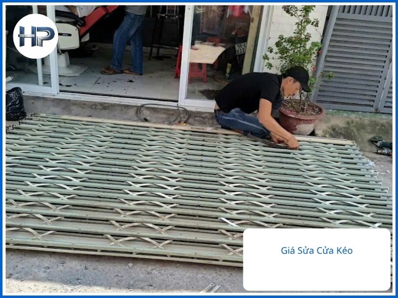Giá Sửa Cửa Kéo Quận 4 Mới Nhất: Trọn Gói, Uy Tín, Bảo Hành Chu Đáo