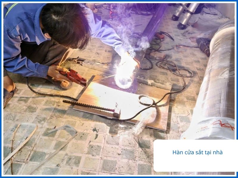 Thợ Hàn Sắt Quận Tân Phú Phục Vụ 24/7: Sửa Cửa, Lan Can, Cầu Thang Tại Nhà