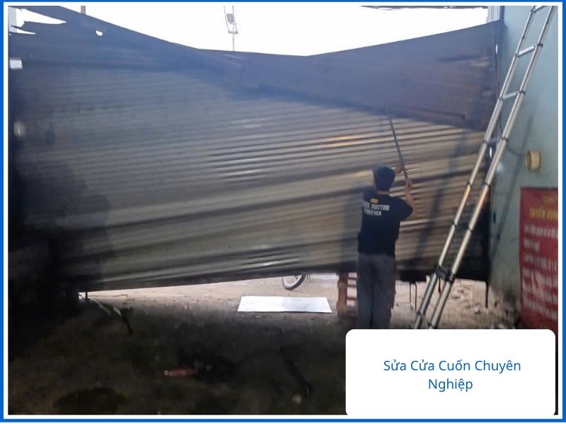 Tại Sao Nên Chọn Dịch Vụ Sửa Cửa Cuốn Hóc Môn Tại Hòa Phát