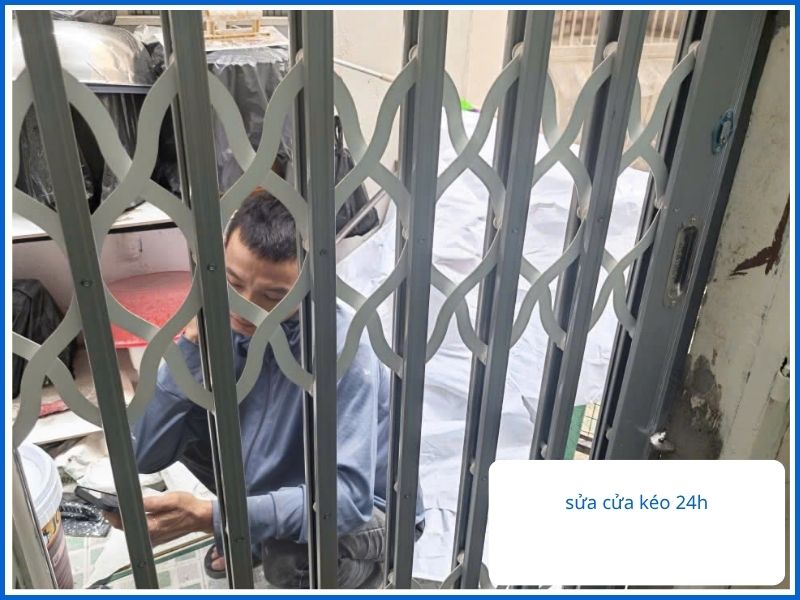 Cần Sửa Cửa Kéo Quận 12 Gấp? Liên Hệ Hòa Phát Để Được Hỗ Trợ Tại Nhà