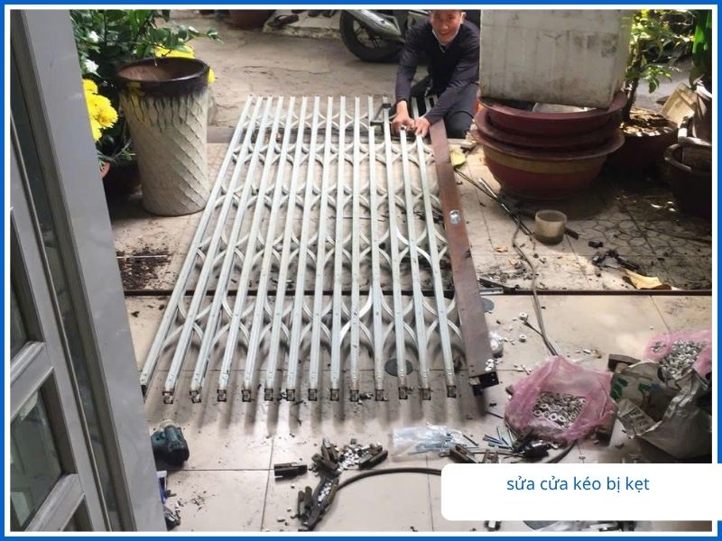 Cửa Kéo Bị Kẹt, Xệ Hay Kêu To? Gọi Dịch Vụ Sửa Cửa Kéo Tân Bình Lập Tức