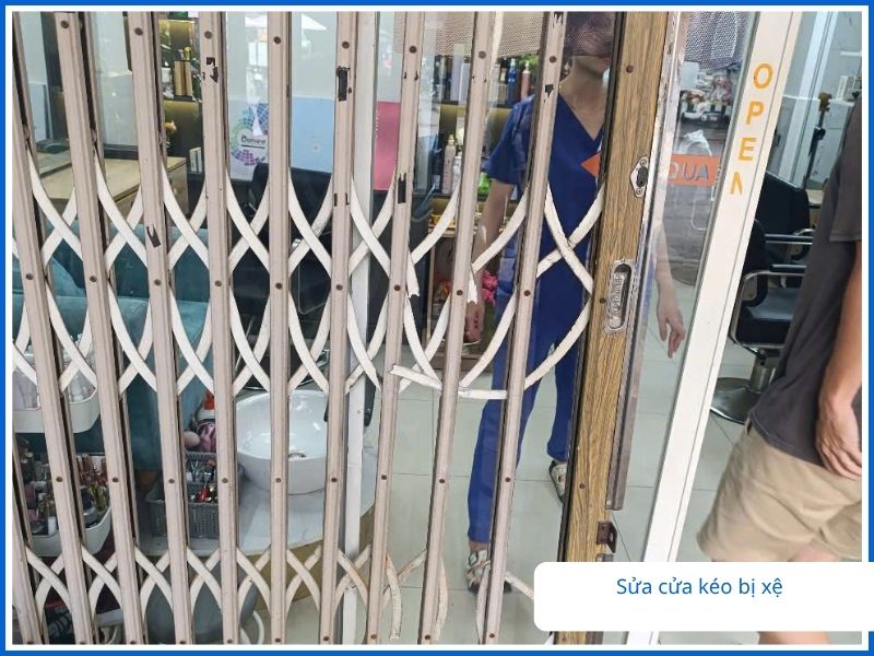 Dấu Hiệu Nhận Biết Cửa Kéo Quận 9 Đang Bị Hỏng Nặng