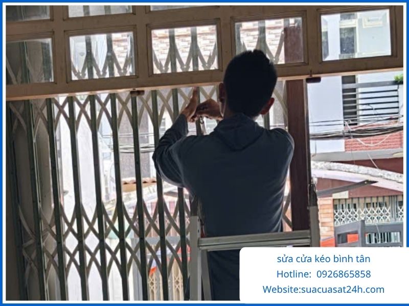 Sửa Cửa Kéo Bình Tân Cấp Tốc – Có Mặt Sau 15 Phút, Thợ Giỏi Giá Rẻ