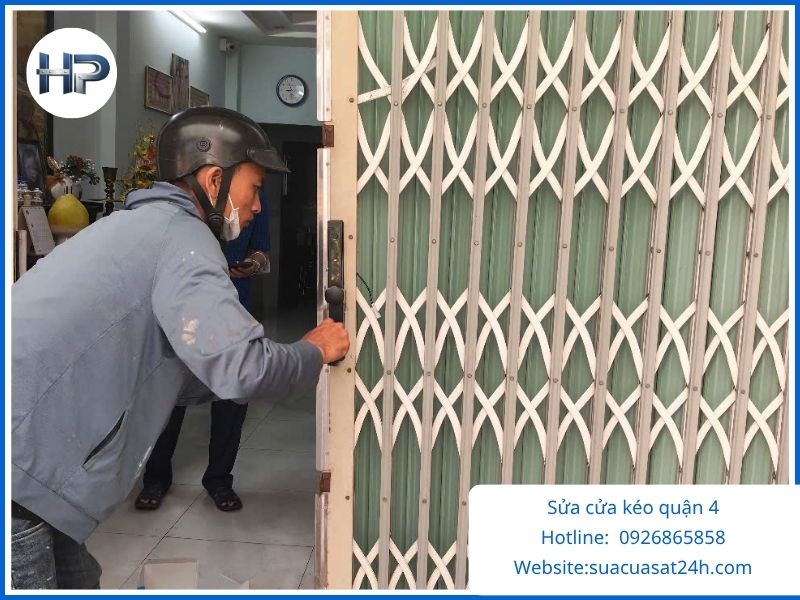Sửa Cửa Kéo Quận 4 Trọn Gói: Giá Cực Rẻ, Thợ Đến Ngay Sau 15 Phút