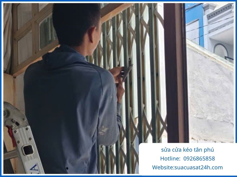 Sửa Cửa Kéo Tân Phú Cấp Tốc – Thợ Giỏi Giá Rẻ, Có Mặt Sau 15 Phút