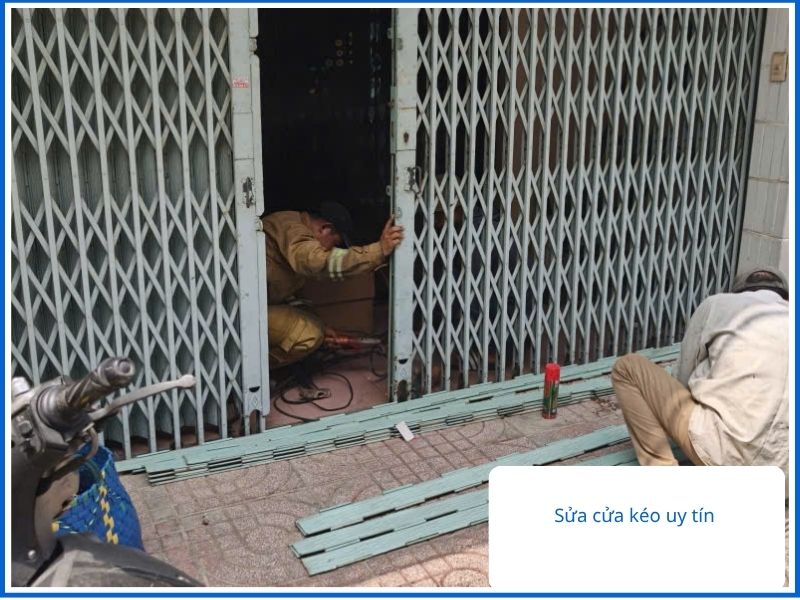 Đội Ngũ Thợ Sửa Cửa Kéo Củ Chi Giỏi – Cam Kết Khắc Phục Triệt Để Mọi Hư Hỏng
