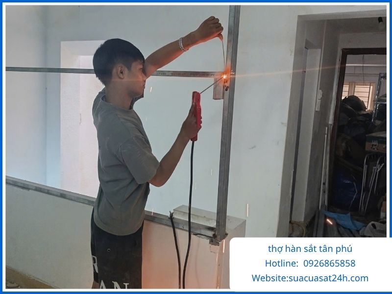 Thợ Hàn Sắt Tân Phú Tại Nhà : Uy Tín, Giá Rẻ, Gọi Là Có