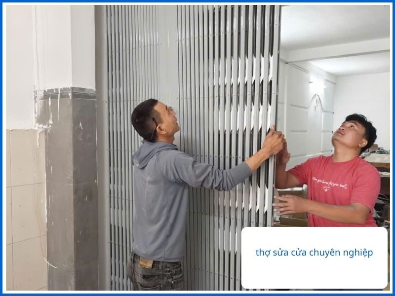 Kinh Nghiệm Thuê Thợ Sửa Cửa Kéo Uy Tín: 4 Tiêu Chí Vàng Bạn Cần Biết