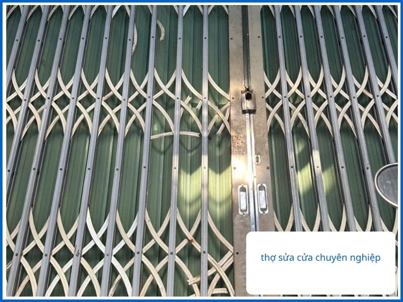 Thợ Sửa Cửa Kéo Thủ Đức Tay Nghề Cao: Cam Kết Xử Lý Dứt Điểm Lỗi Trong 1 Lần