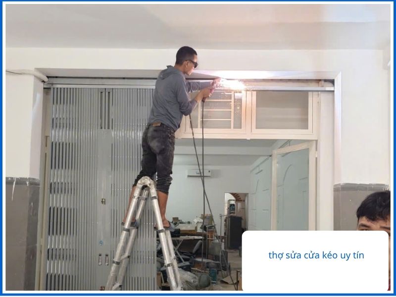 Đội Ngũ Thợ Sửa Cửa Kéo Quận 8 Giỏi, Làm Việc Tận Tâm