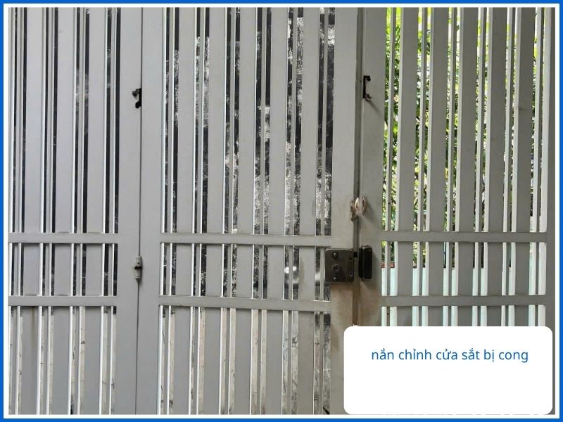 Hệ thống cửa sắt hộp được xử lý nắn chỉnh cửa sắt bị cong phẳng phiu.