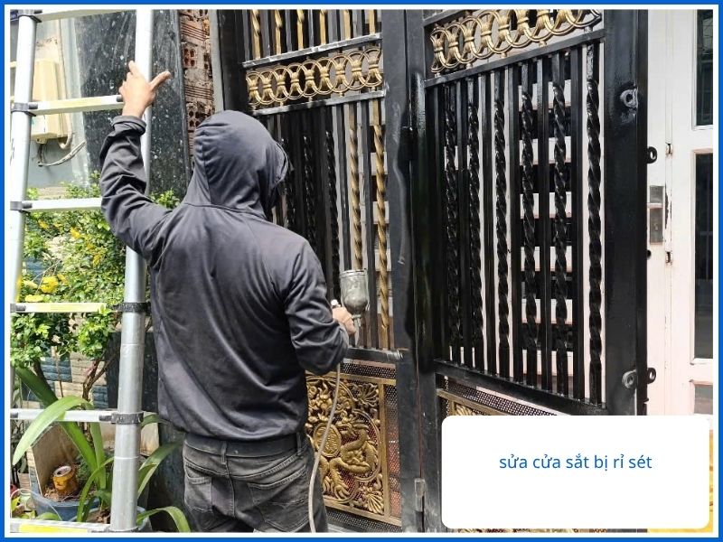 Hướng dẫn cách tẩy rỉ sét cửa sắt bằng giấy nhám, bàn chải sắt và sơn chống gỉ giúp phục hồi cửa nhanh chóng, tiết kiệm chi phí.