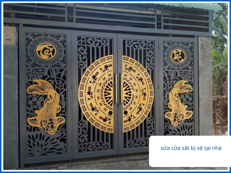 : Bộ cửa sắt đẹp được phục hồi hoàn toàn nhờ dịch vụ sửa cửa sắt bị xệ tại nhà.