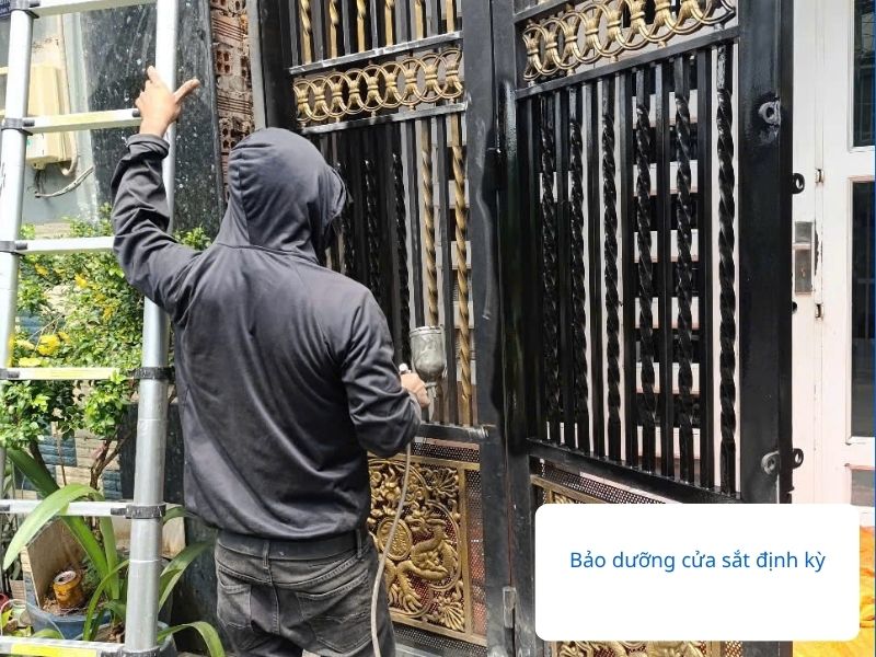 Bảo dưỡng cửa sắt định kỳ tại nhà.