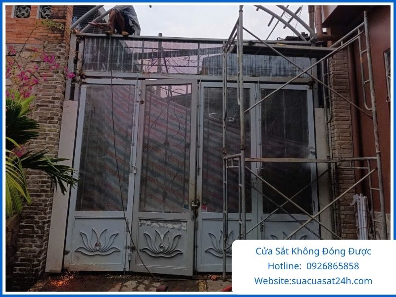 Cửa Sắt Không Đóng Được: Nguyên Nhân Và Cách Khắc Phục Hiệu Quả