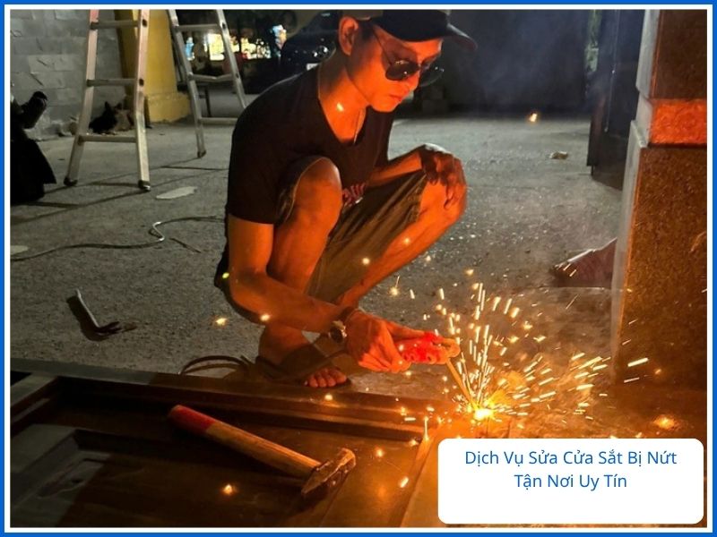 Dịch vụ cửa sắt bị nứt tận nơi uy tín.