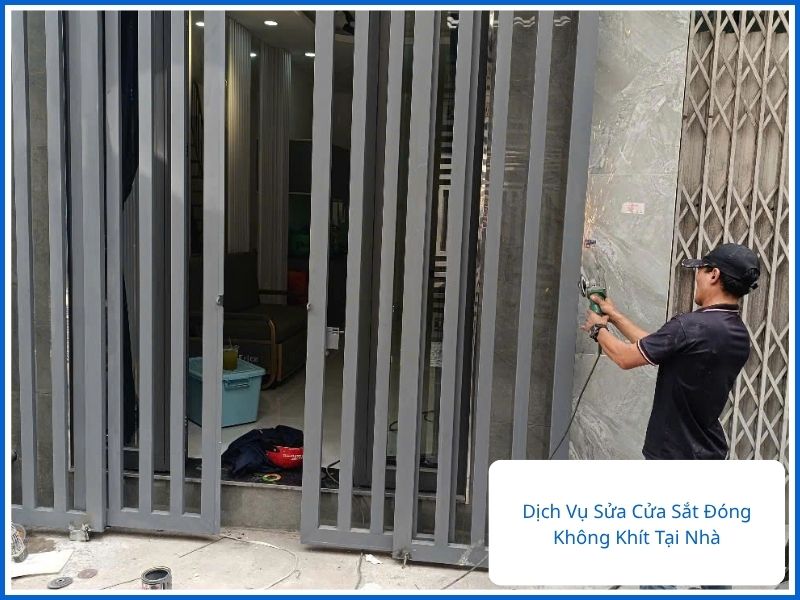 Dịch vụ sửa cửa sắt đóng không khít tại nhà nhanh chóng, chuyên nghiệp.