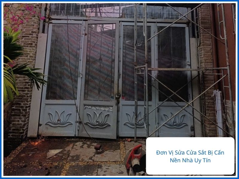 Dịch vụ sửa cửa sắt bị cấn nền nhà uy tín, chuyên nghiệp.