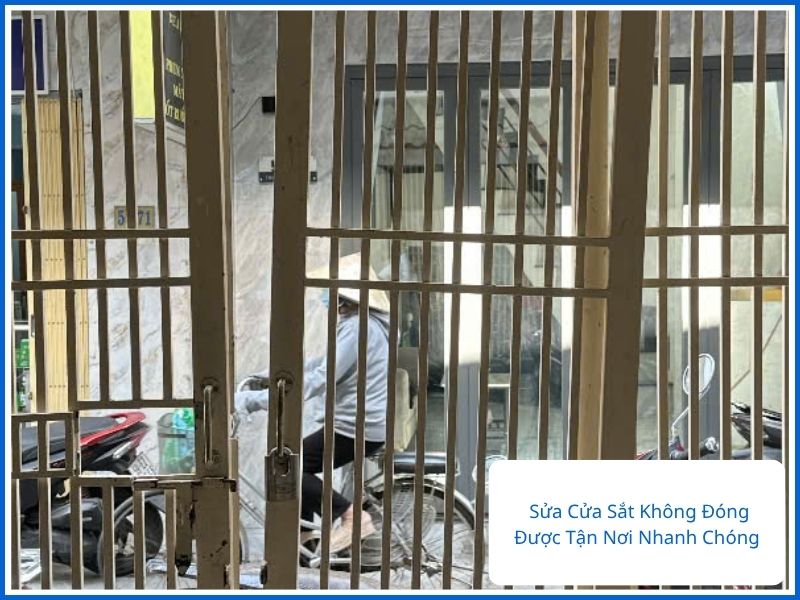 Sửa cửa sắt không đóng được tận nơi nhanh chóng.
