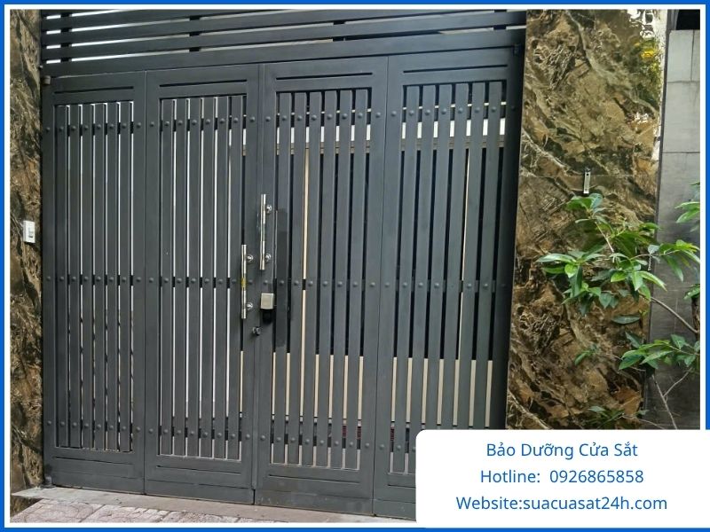 Bảo Dưỡng Cửa Sắt Tại Nhà Định Kỳ, Giúp Cửa Bền Đẹp Và Vận Hành Êm Ái