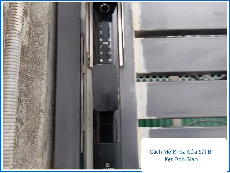 Cách mở khóa cửa sắt bị kẹt đơn giản tại nhà
