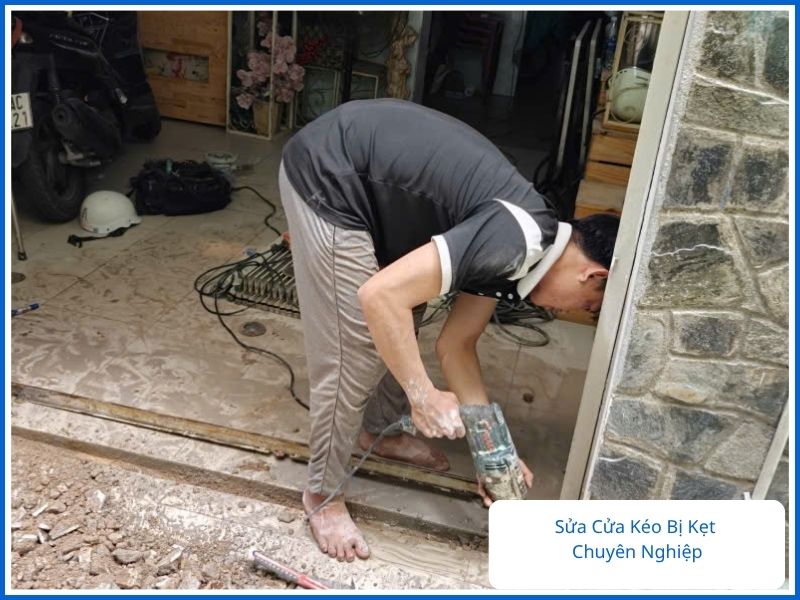 Thợ sửa cửa kéo bị kẹt chuyên nghiệp thi công tận nơi