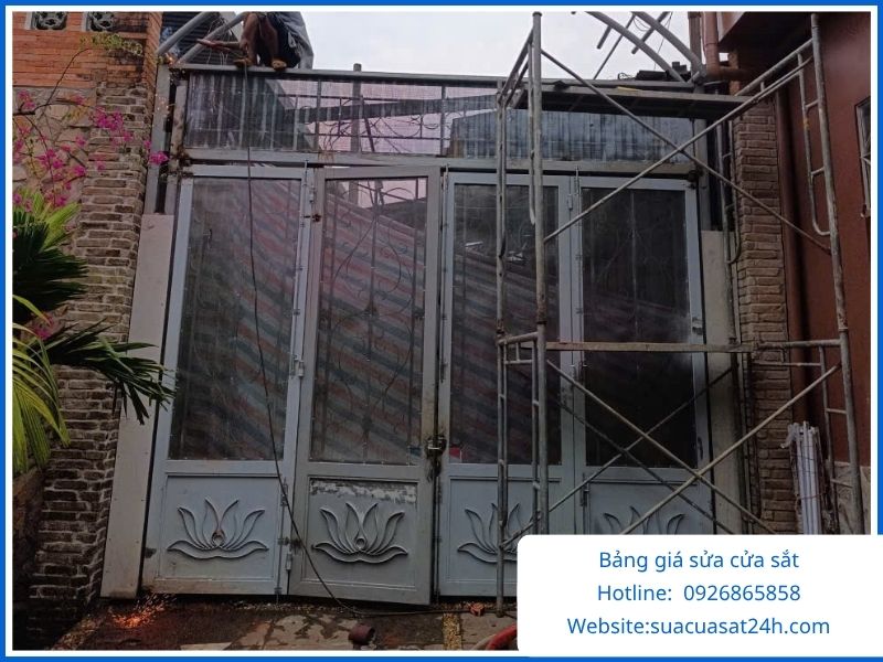 Bảng giá sửa cửa sắt tại nhà mới nhất 2026