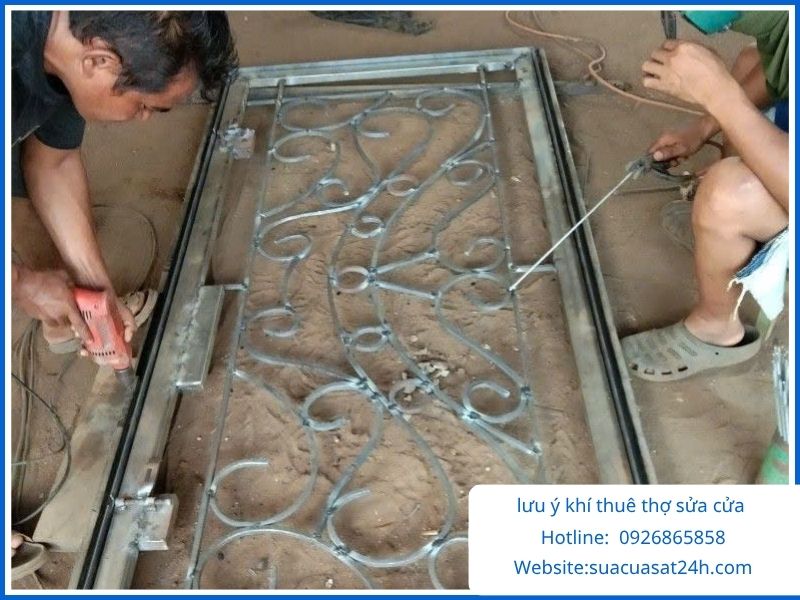 Những lưu ý quan trọng cần biết khi thuê thợ sửa cửa sắt