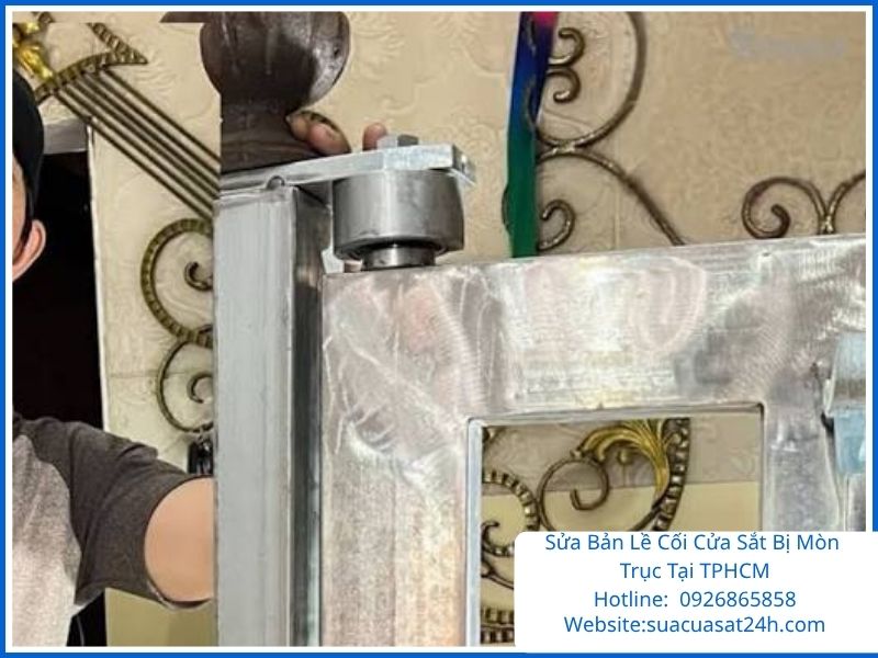 Thợ sửa bản lề cối cửa sắt bị mòn trục tại TPHCM uy tín giá rẻ