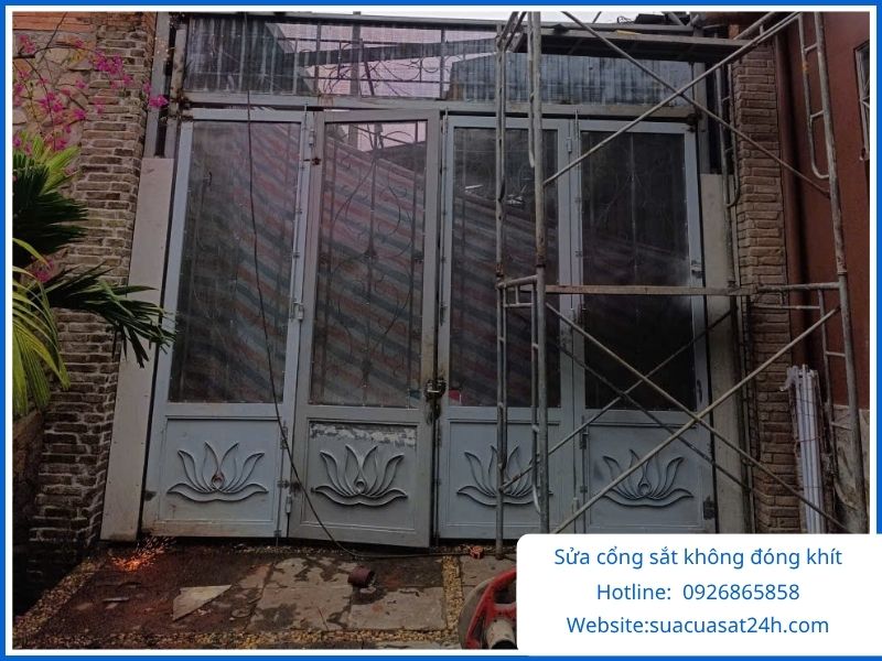 Khắc phục lỗi sửa cổng sắt không đóng khít được do vênh cánh
