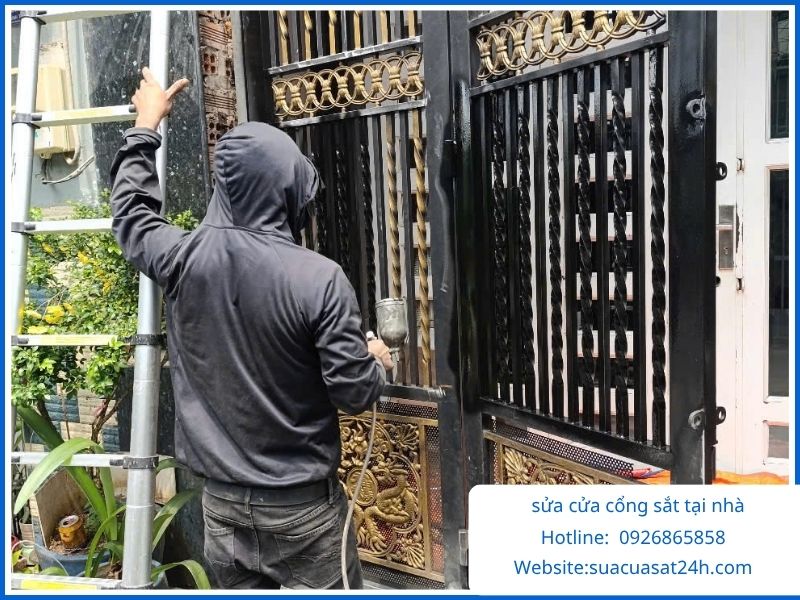 Thợ thi công sửa cửa cổng sắt tại nhà khắc phục xệ cánh