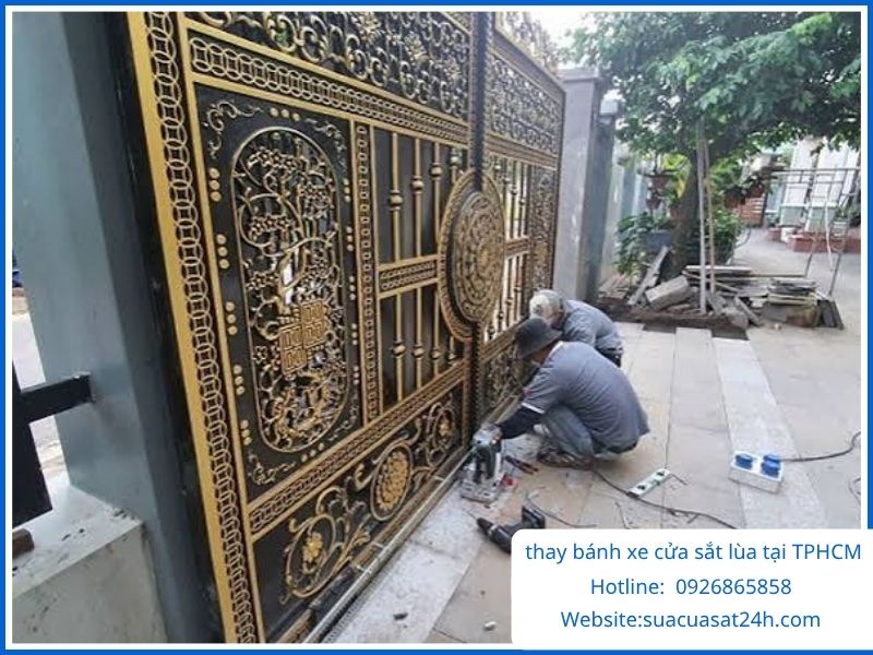 Dịch vụ thay bánh xe cửa lùa sắt tại TPHCM uy tín gọi có mặt ngay