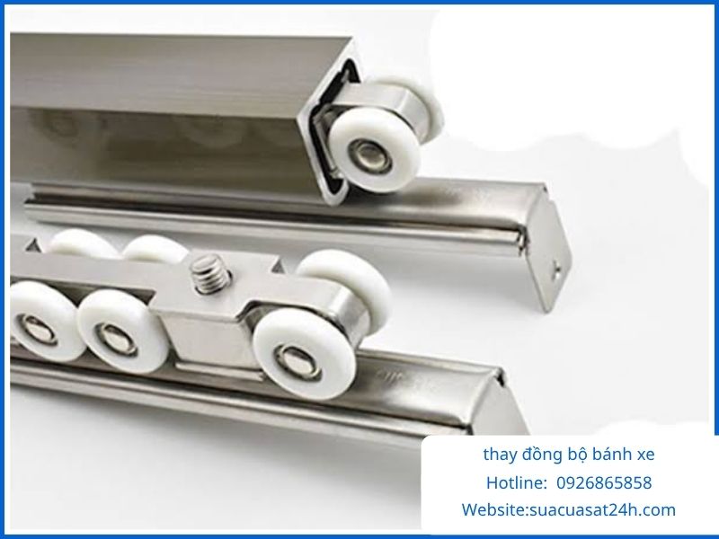 Thay đồng bộ hệ thống máng treo và bánh xe cửa sắt lùa