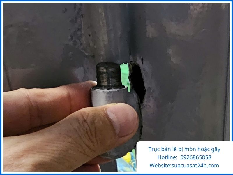 Thay thế trục bản lề bị mòn hoặc gãy đứt bên trong