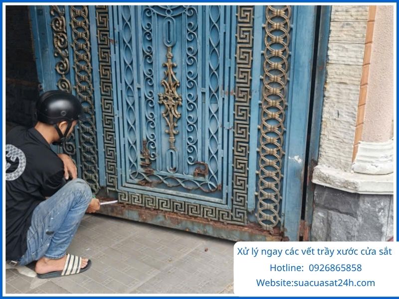 Quy trình xử lý rỉ sét và sơn lại cửa sắt cũ chuẩn kỹ thuật