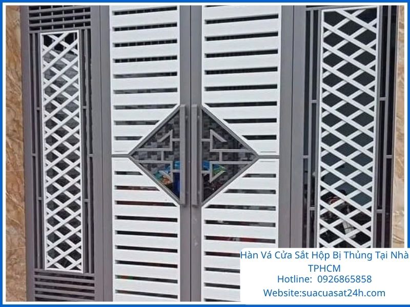 Hàn vá cửa sắt hộp bị thủng tại nhà TPHCM chuyên nghiệp