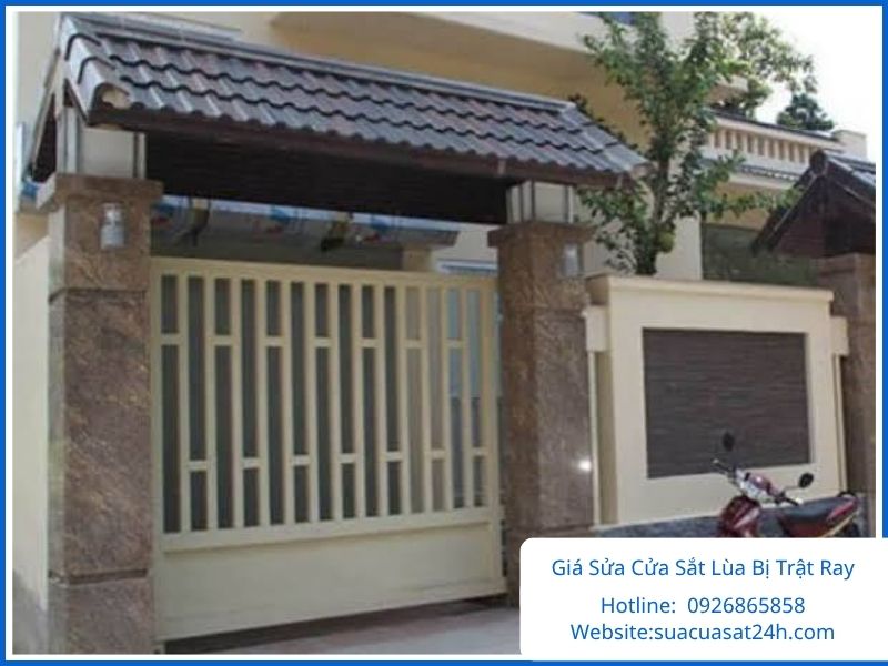 Báo giá sửa cửa sắt lùa bị trật ray trọn gói tại TPHCM