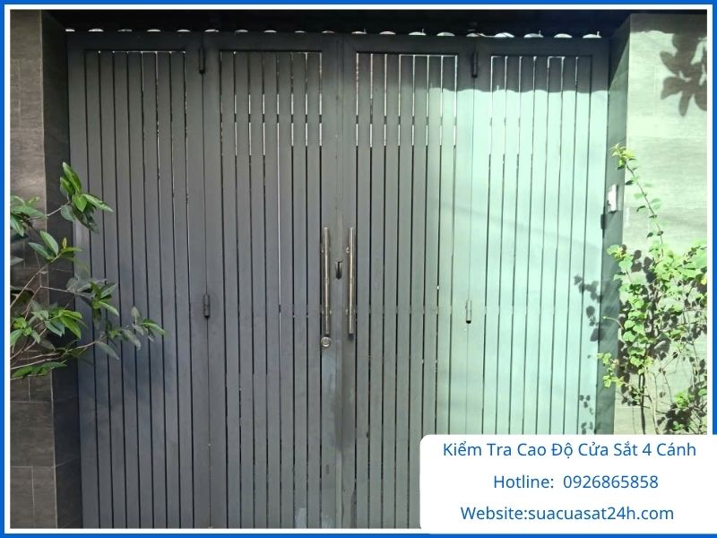 Kiểm tra cao độ cửa sắt 4 cánh bị nghiêng lệch