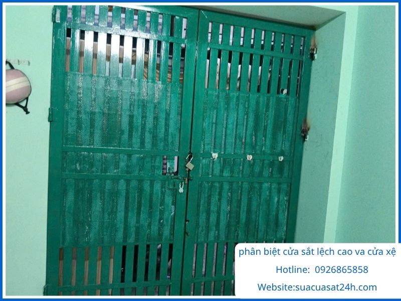 Phân biệt cửa sắt lệch cao độ và cửa sắt bị xệ cánh