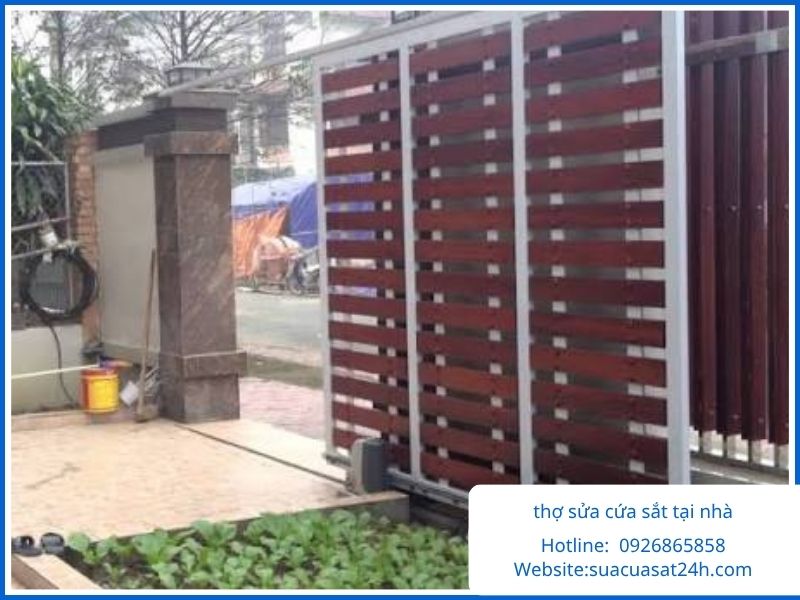 Đội thợ sửa cửa sắt tại nhà TPHCM tay nghề cao tận tâm